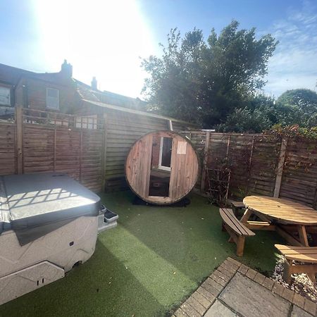 Holiday Home Hot Tub & Sauna Bournemouth Esterno foto