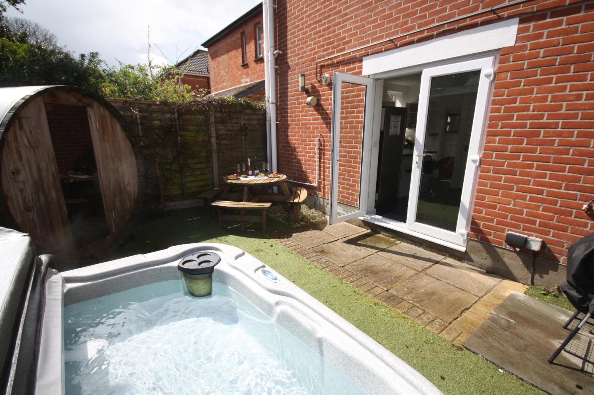 Holiday Home Hot Tub & Sauna Bournemouth Esterno foto