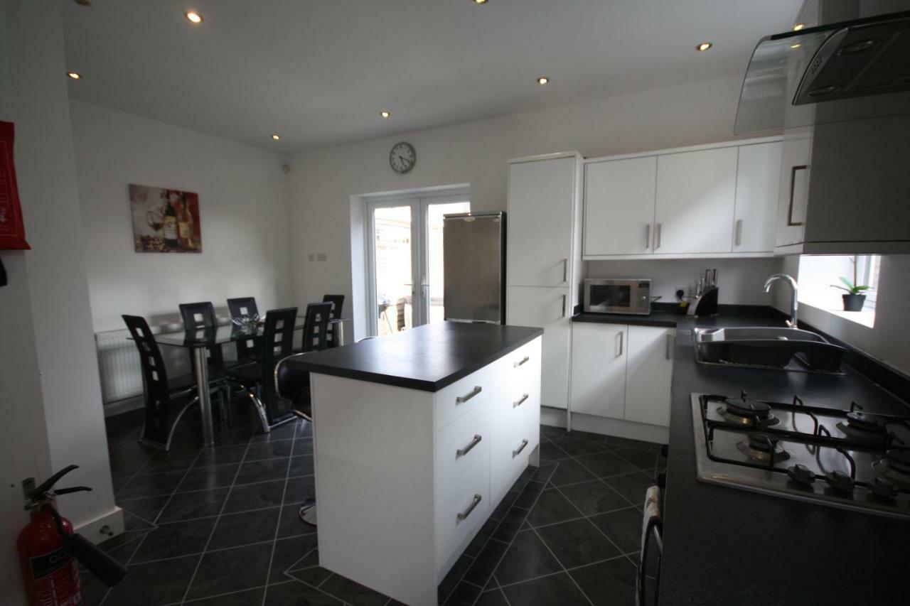Holiday Home Hot Tub & Sauna Bournemouth Esterno foto