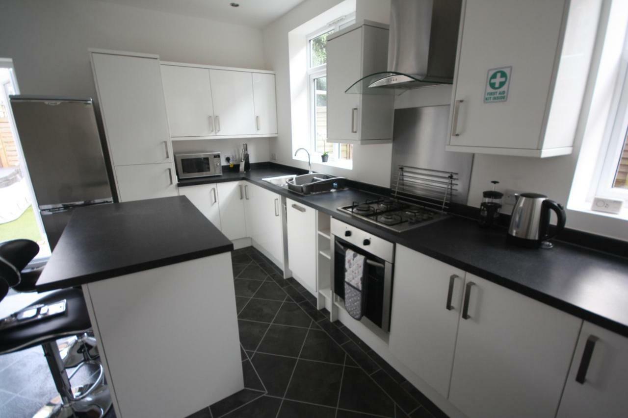Holiday Home Hot Tub & Sauna Bournemouth Esterno foto