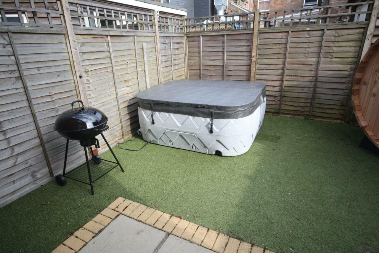 Holiday Home Hot Tub & Sauna Bournemouth Esterno foto